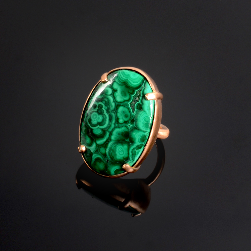 18K brushed rose gold ring with Malachite and one Diamond in prong