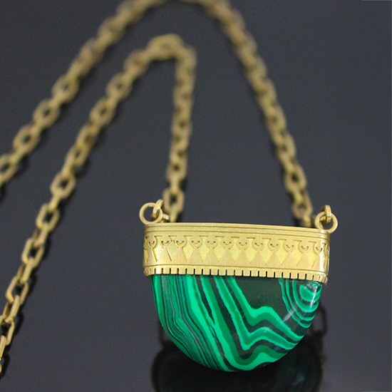 Brushed 18K yellow gold necklace with Malachite
